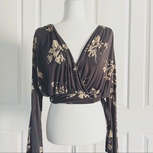 ✖️SOLD✖️Free People Cropped Flare Sleeve Top